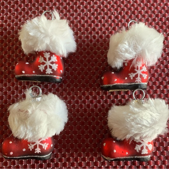 Gorgeous flakes designed Red boots Christmas ornaments. Set of 4 Vintage - Picture 1 of 4